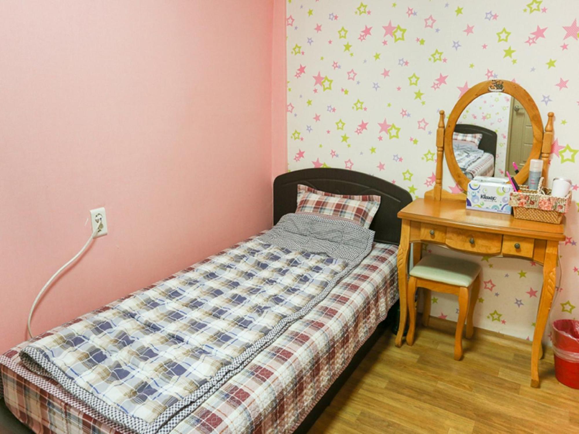 Funstay Inn Guesthouse Пусан Номер фото